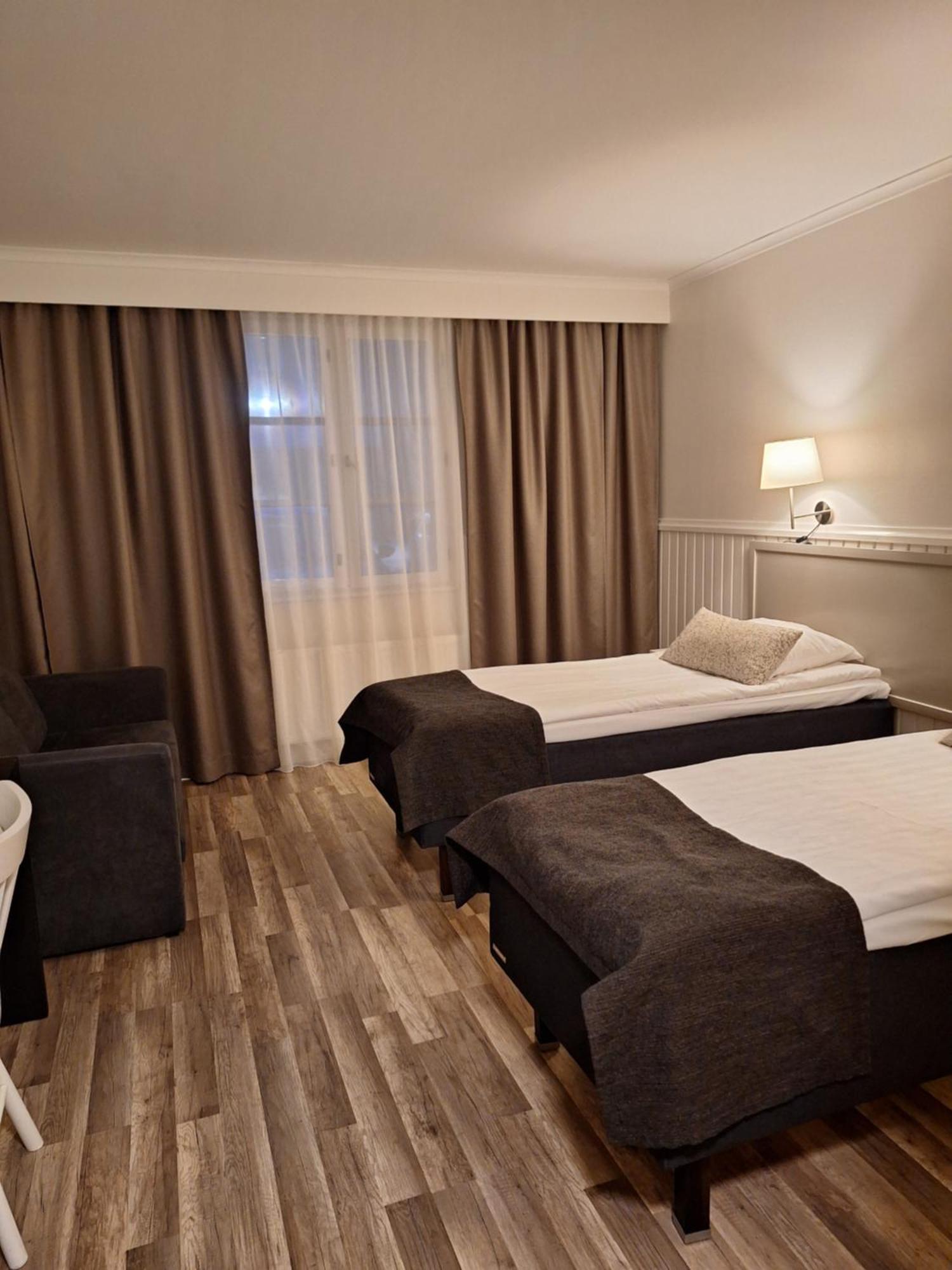 Juthbacka Hotell Uusikaarlepyy Екстер'єр фото